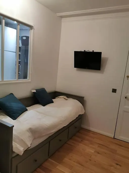 Apartment Appartement Pres De Rolland Garros Et Le Parc Des Princes Paris France
